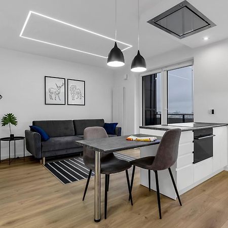 12Th Floor Wola Modern Apartment Варшава Экстерьер фото